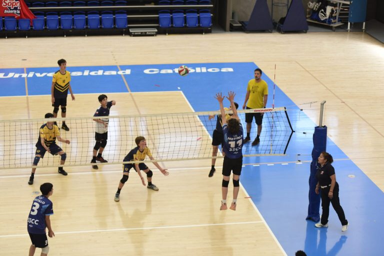 Vóleibol Soprole UC: Duelos claves se juegan en la quinta fecha