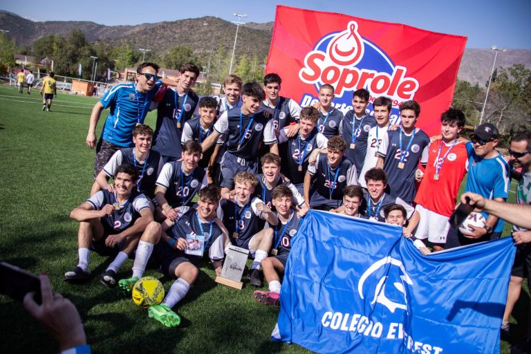 Generación tricampeona: Everest otra vez gana el Fútbol Soprole UC