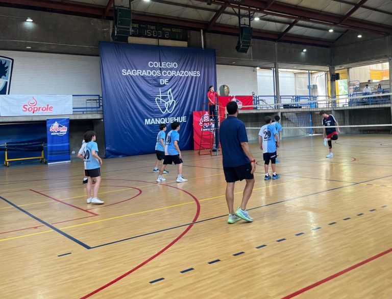 Doblete «cóndor» en casa marca el inicio de las finales del Vóleibol Soprole UC
